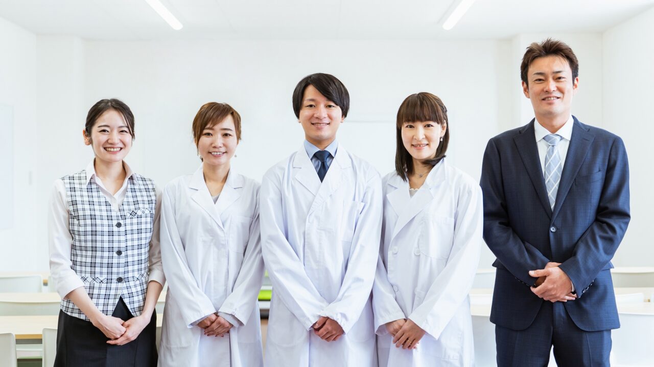 接客販売系｜正社員,契約社員｜青森県,岩手県,宮城県,秋田県,山形県,福島県,北海道,茨城県,栃木県,群馬県,埼玉県,千葉県,東京都,神奈川県,新潟県,富山県,石川県,福井県,長野県,山梨県,岐阜県,静岡県,愛知県,三重県,滋賀県,京都府,大阪府,兵庫県,奈良県,和歌山県,島根県,岡山県,広島県,山口県,徳島県,香川県,愛媛県,福岡県,熊本県,宮崎県｜・全国各事業所