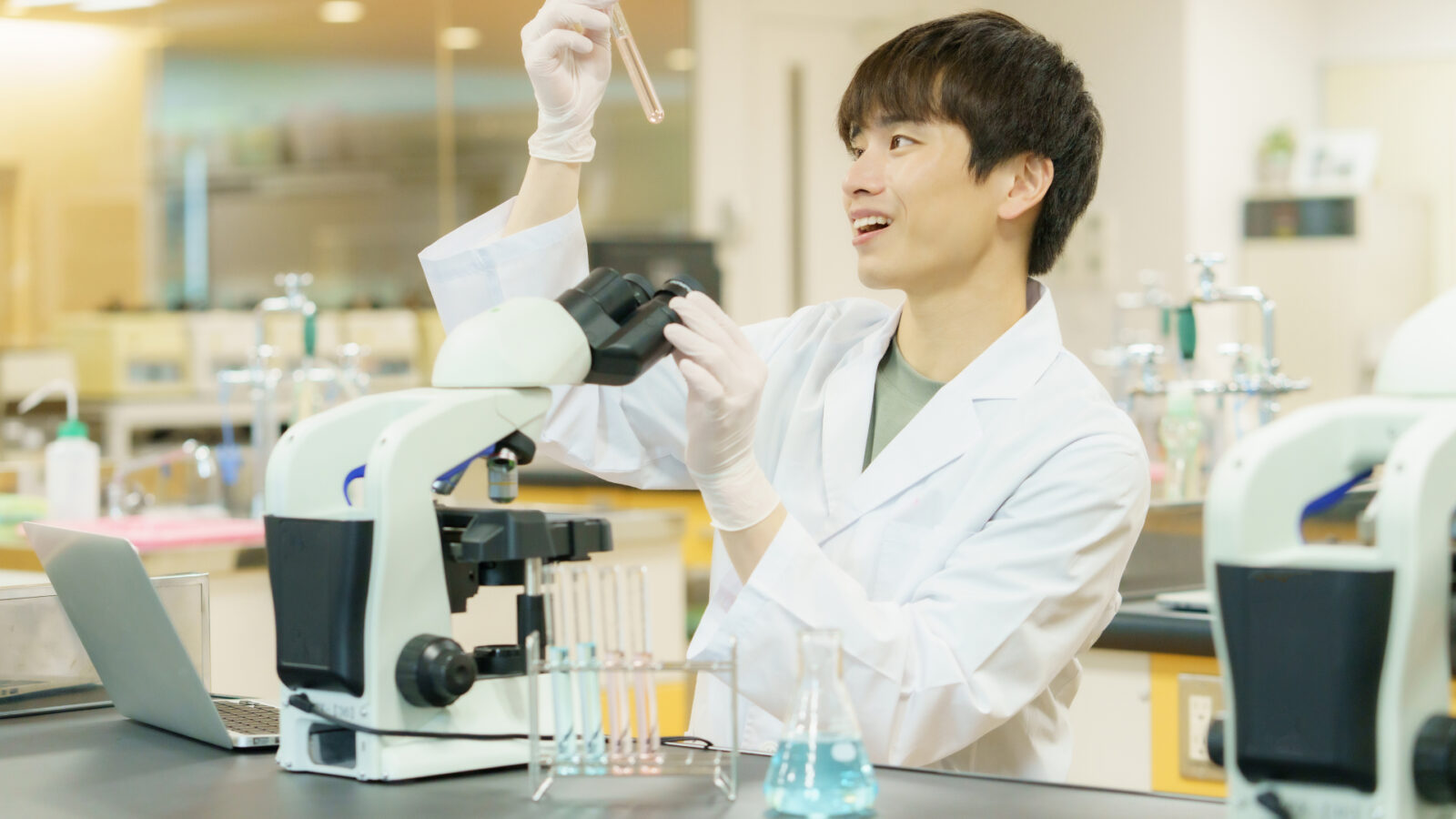 素材・化学・食品・医薬品技術職の求人アイキャッチ画像